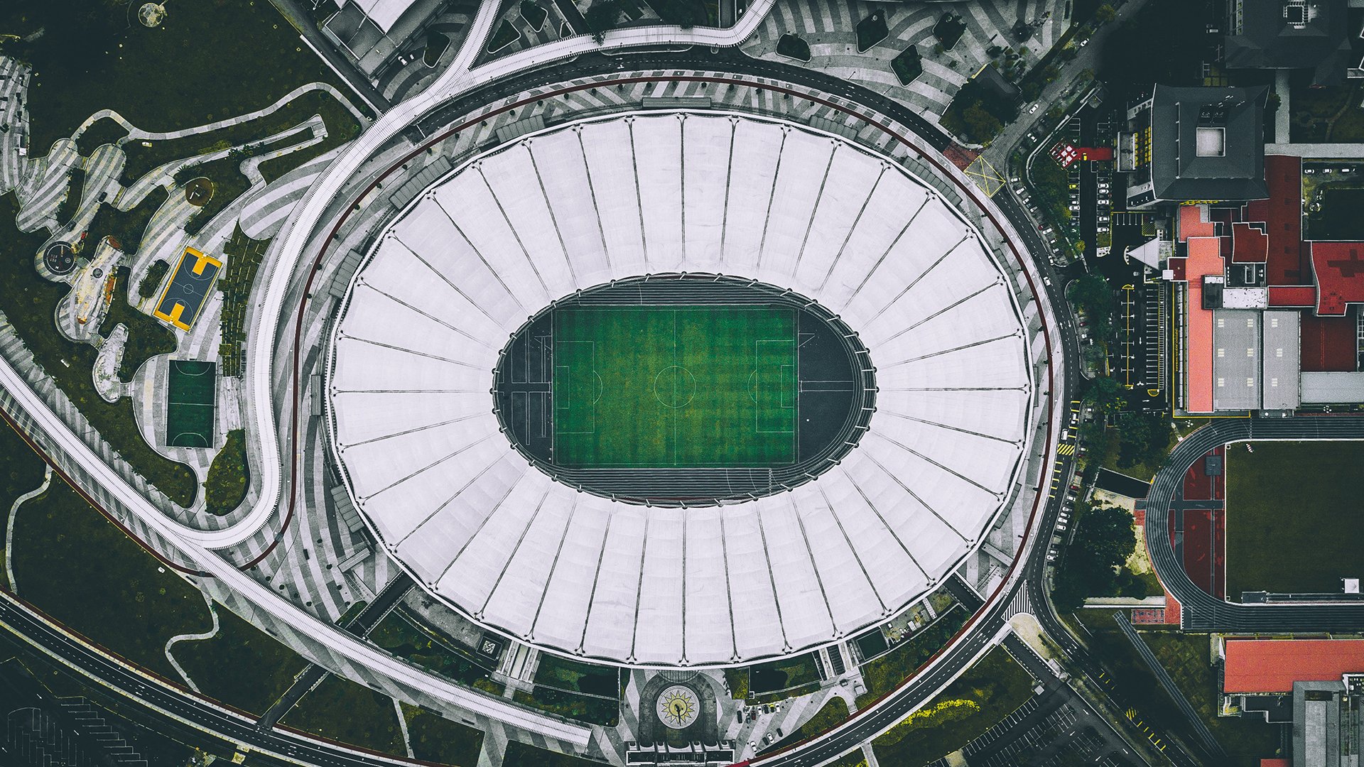 爱游戏运动频道-勒沃库森与Faker同夜封神，足坛电竞双线刷新纪录